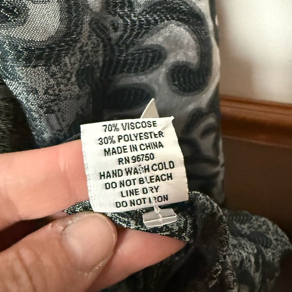 Jessica McClintock Black and Gray Patterned Scarf - Picture 4 of 4